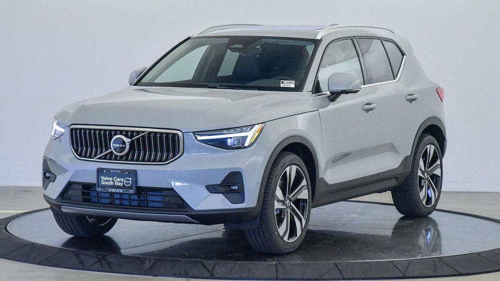 new 2025 Volvo XC40 car, priced at $49,590