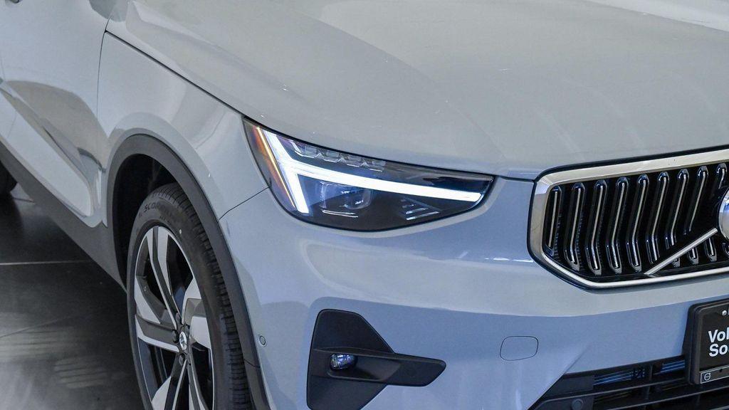 new 2025 Volvo XC40 car, priced at $49,590