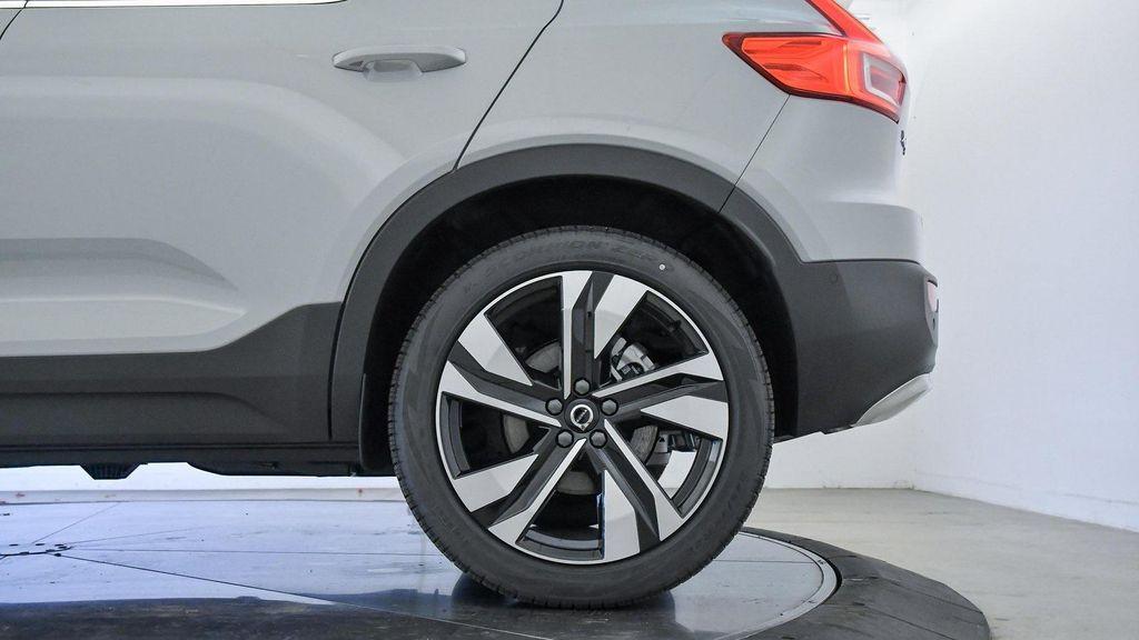 new 2025 Volvo XC40 car, priced at $49,590