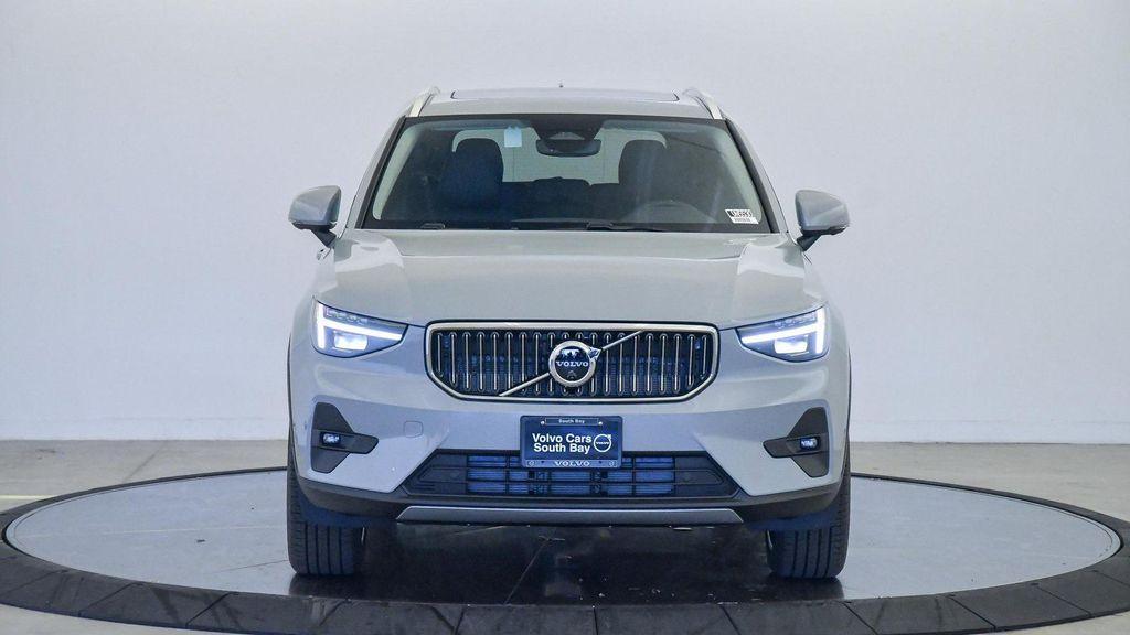 new 2025 Volvo XC40 car, priced at $49,590