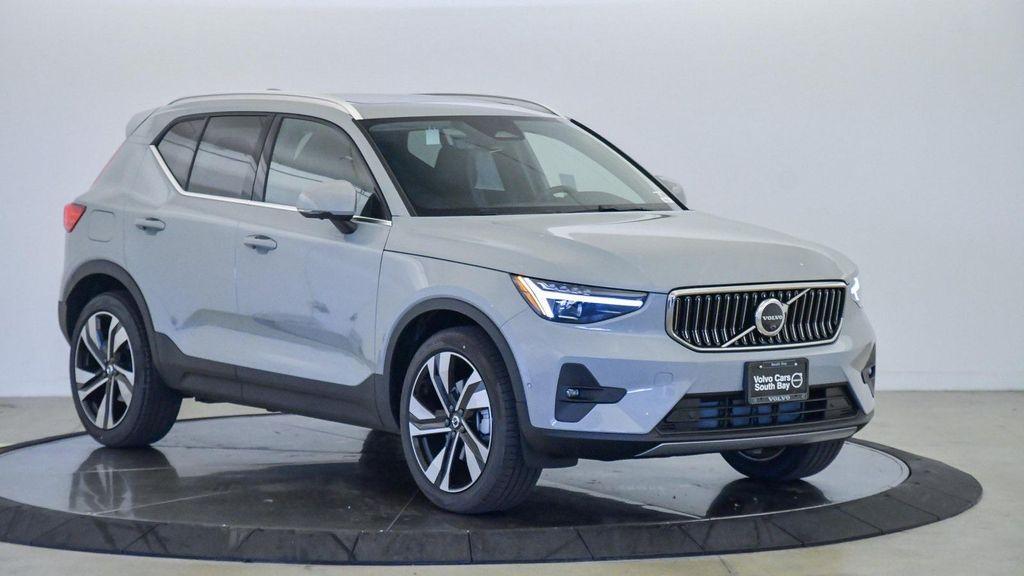 new 2025 Volvo XC40 car, priced at $49,590