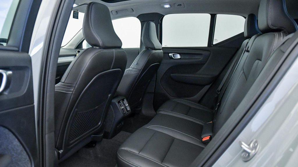 new 2025 Volvo XC40 car, priced at $49,590