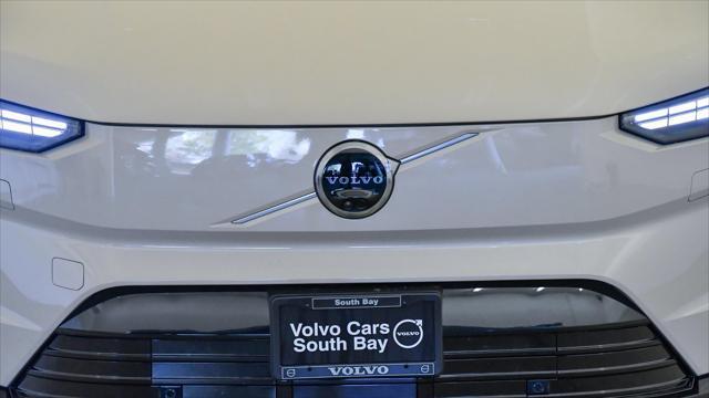 new 2025 Volvo EX90 car, priced at $90,735