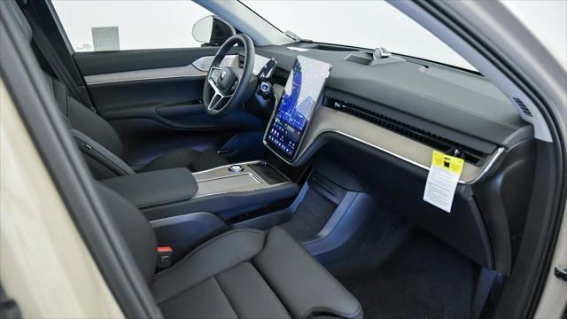 new 2025 Volvo EX90 car, priced at $90,735