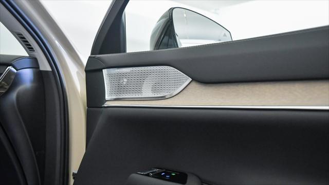 new 2025 Volvo EX90 car, priced at $90,735