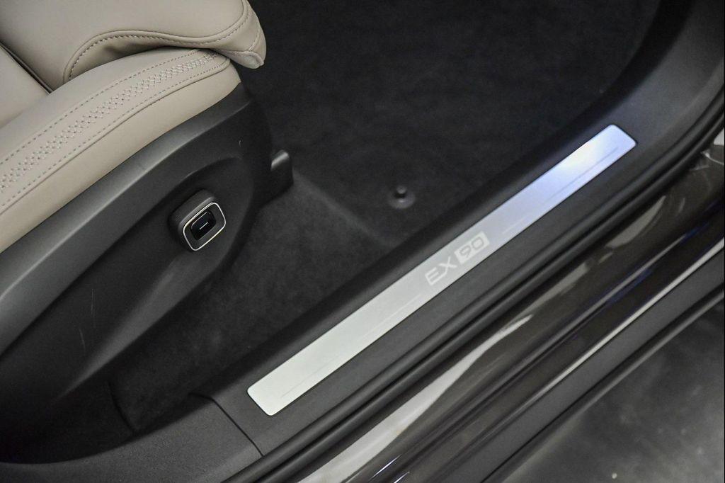 new 2025 Volvo EX90 car, priced at $86,290