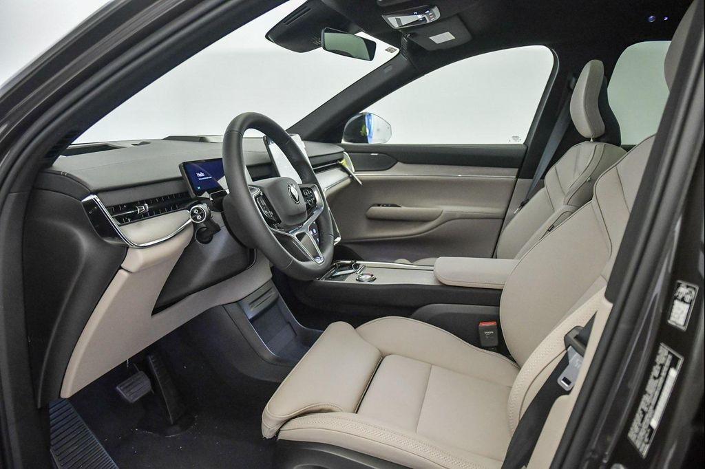 new 2025 Volvo EX90 car, priced at $86,290