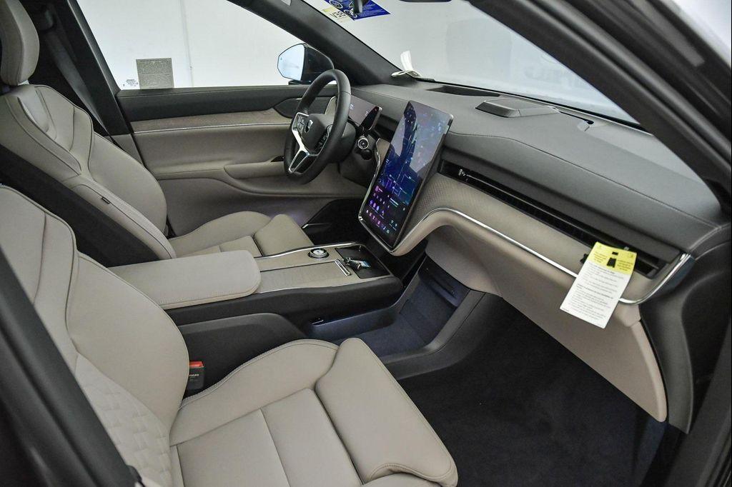 new 2025 Volvo EX90 car, priced at $86,290