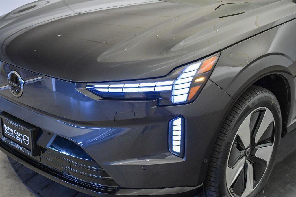 new 2025 Volvo EX90 car, priced at $86,290