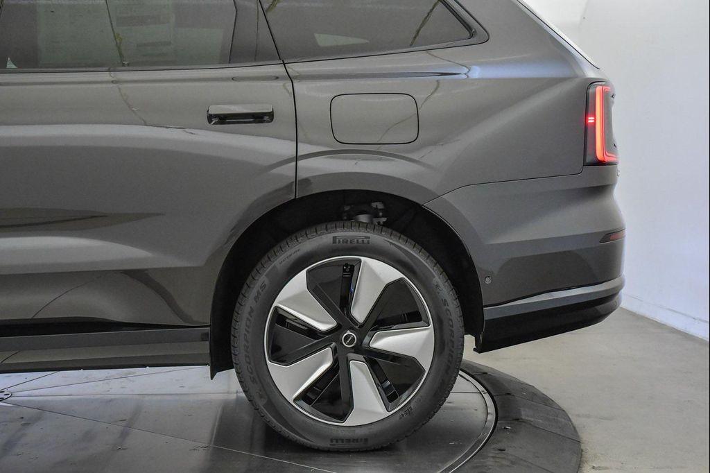 new 2025 Volvo EX90 car, priced at $86,290