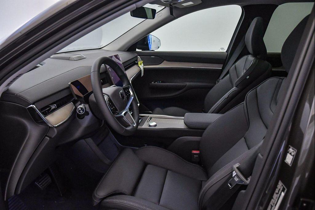 new 2025 Volvo EX90 car, priced at $87,390