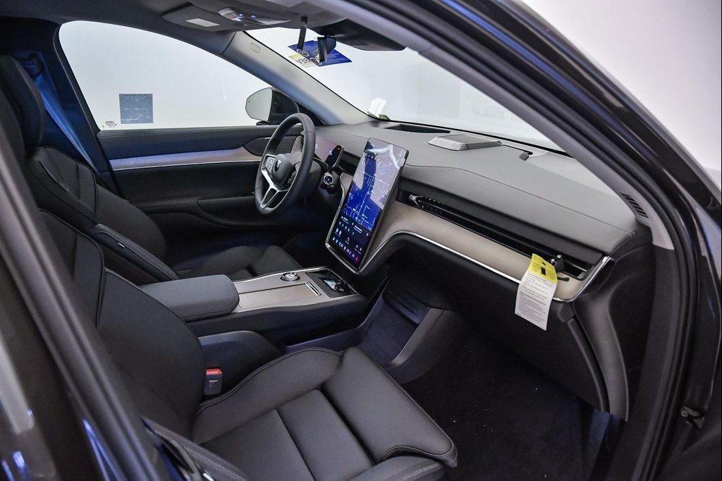 new 2025 Volvo EX90 car, priced at $87,390