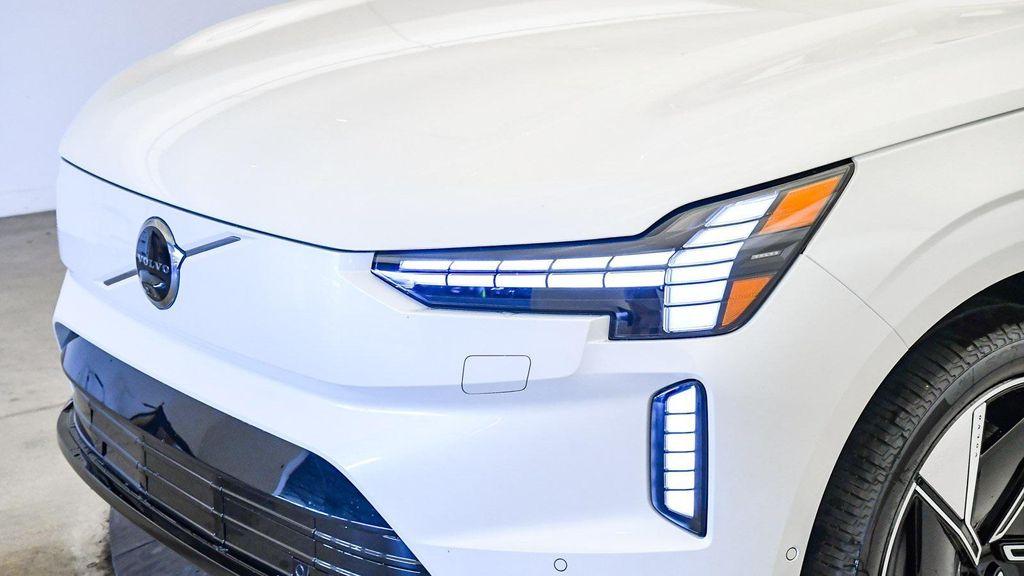 new 2025 Volvo EX90 car, priced at $83,870