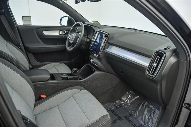 used 2025 Volvo XC40 car, priced at $33,027