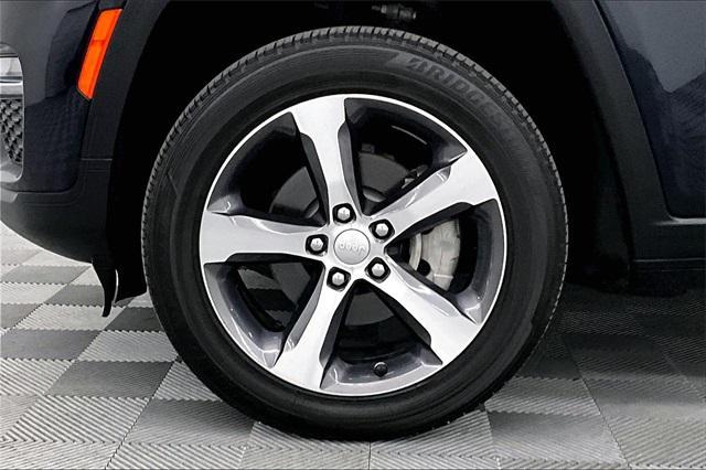 used 2024 Jeep Grand Cherokee car, priced at $40,997