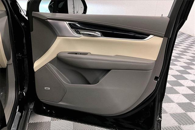 used 2025 Cadillac XT6 car, priced at $45,641
