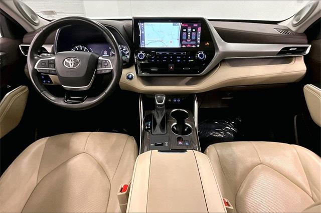used 2022 Toyota Highlander car, priced at $39,985