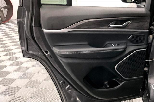 used 2022 Jeep Grand Cherokee car, priced at $33,557