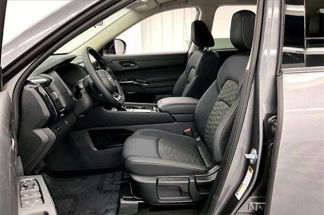 new 2025 Nissan Pathfinder car, priced at $34,761