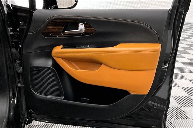 used 2023 Chrysler Pacifica car, priced at $36,551