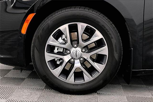 used 2023 Chrysler Pacifica car, priced at $36,551