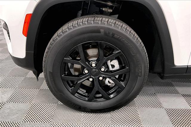 used 2024 Jeep Grand Cherokee car, priced at $31,912