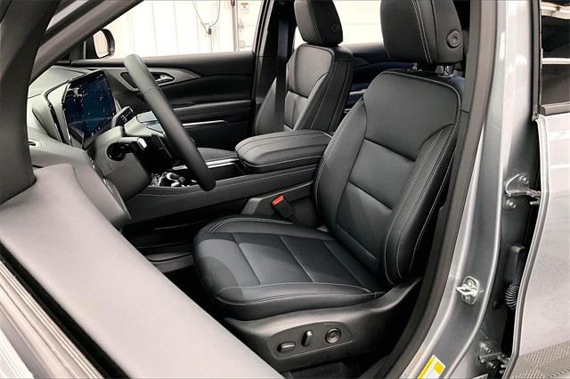 used 2025 Chevrolet Traverse car, priced at $44,675