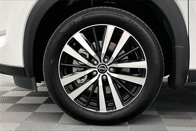 new 2025 Nissan Pathfinder car, priced at $48,998