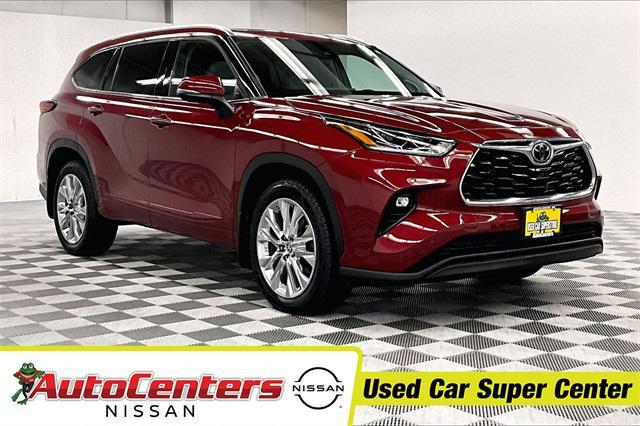 used 2023 Toyota Highlander car, priced at $43,347