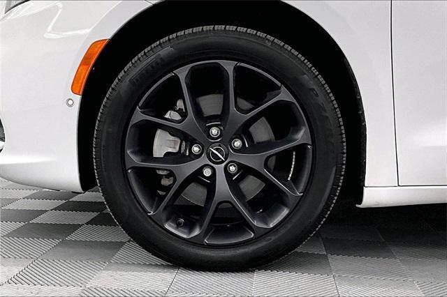 used 2023 Chrysler Pacifica car, priced at $39,624