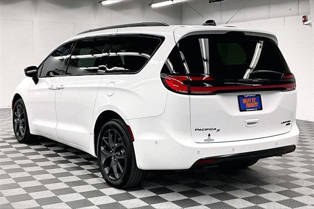 used 2023 Chrysler Pacifica car, priced at $39,624