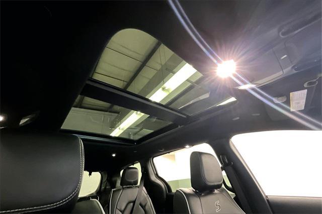 used 2023 Chrysler Pacifica car, priced at $39,624