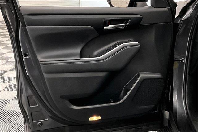used 2023 Toyota Highlander car, priced at $34,455