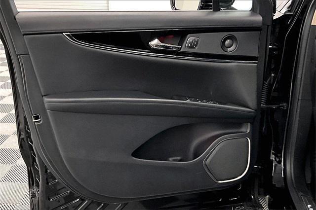 used 2021 Lincoln Nautilus car, priced at $31,723