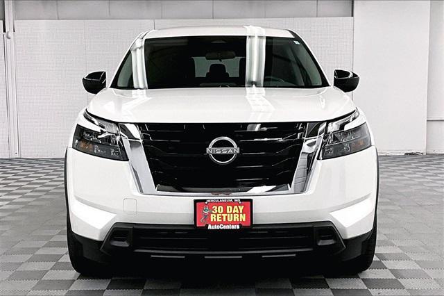 new 2025 Nissan Pathfinder car, priced at $34,752