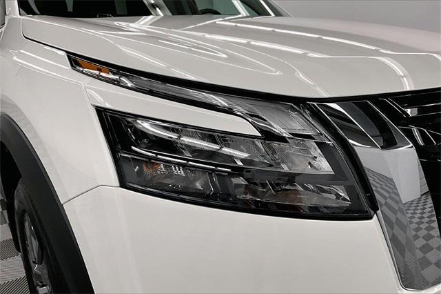 new 2025 Nissan Pathfinder car, priced at $34,752