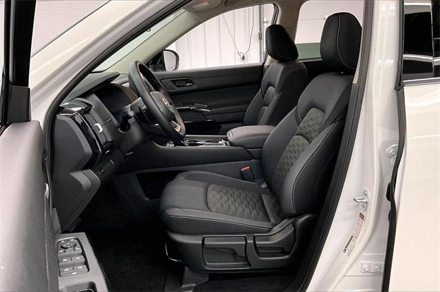 new 2025 Nissan Pathfinder car, priced at $34,752