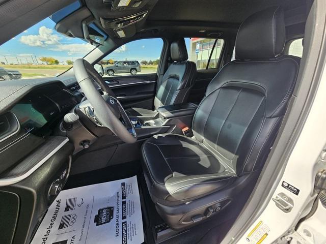 used 2025 Jeep Grand Cherokee car, priced at $41,994