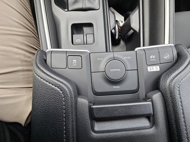 new 2025 Toyota Highlander Hybrid car, priced at $50,783