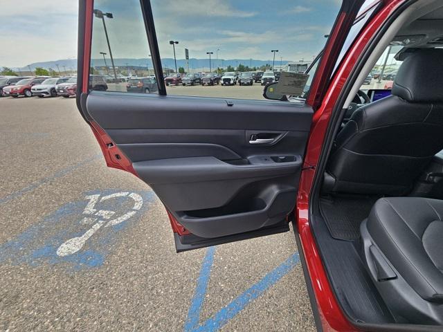 new 2025 Toyota Highlander Hybrid car, priced at $50,783