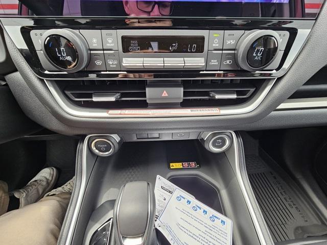 new 2025 Toyota Highlander Hybrid car, priced at $50,783