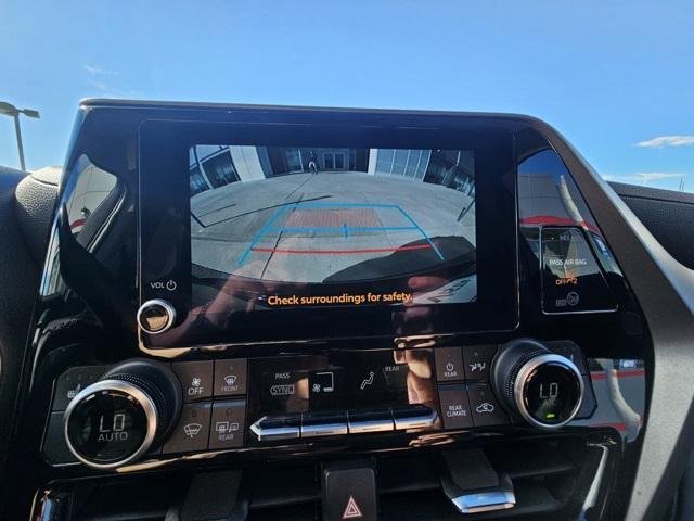 used 2024 Toyota Highlander car, priced at $43,792