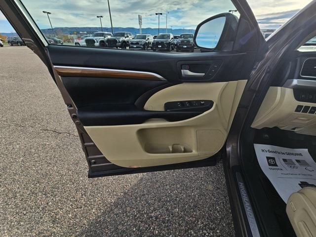 used 2017 Toyota Highlander car, priced at $23,792