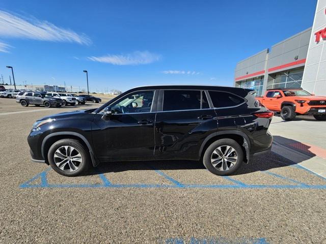 used 2023 Toyota Highlander car, priced at $39,991