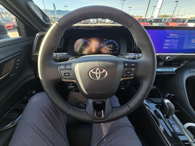 new 2025 Toyota Crown Signia car