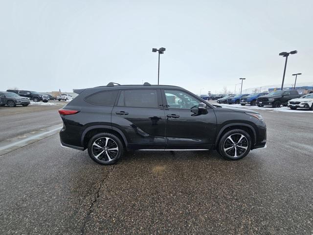 used 2021 Toyota Highlander car, priced at $38,491