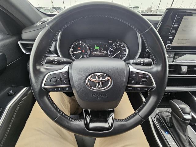 used 2021 Toyota Highlander car, priced at $38,491