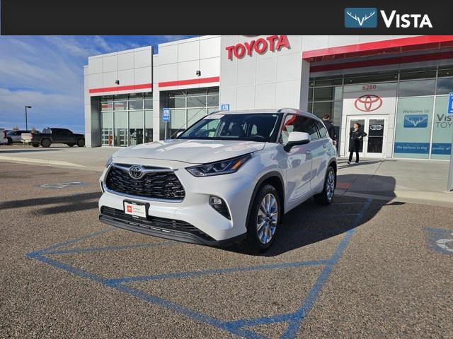 used 2022 Toyota Highlander car, priced at $40,991