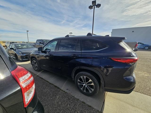 used 2021 Toyota Highlander car, priced at $29,991