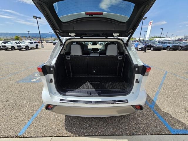 used 2022 Toyota Highlander Hybrid car, priced at $43,791